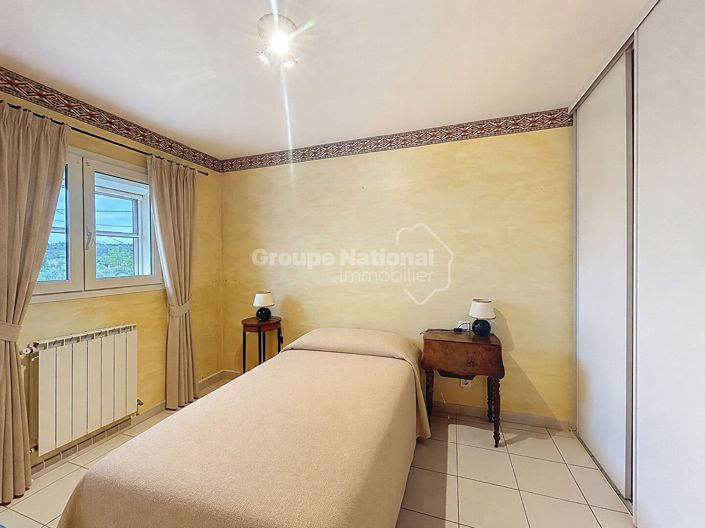 Image No.8-6 Bed House for sale