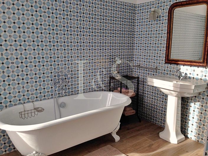 Image No.9-6 Bed House for sale