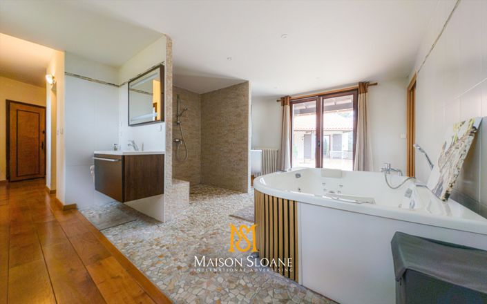 Image No.17-4 Bed House for sale