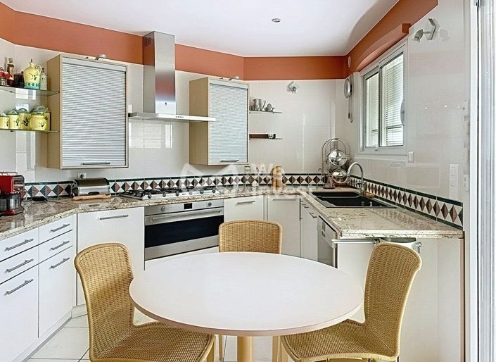 Image No.11-5 Bed House for sale