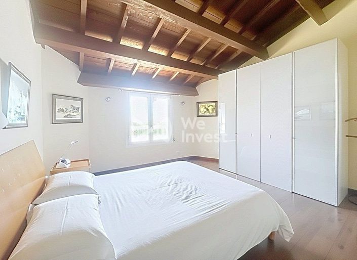 Image No.12-5 Bed House for sale