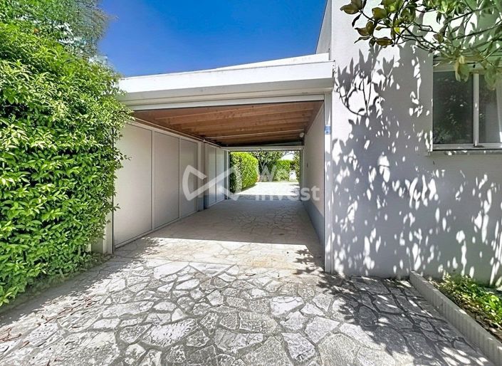 Image No.6-5 Bed House for sale