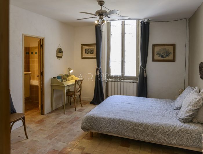 Image No.19-6 Bed House for sale
