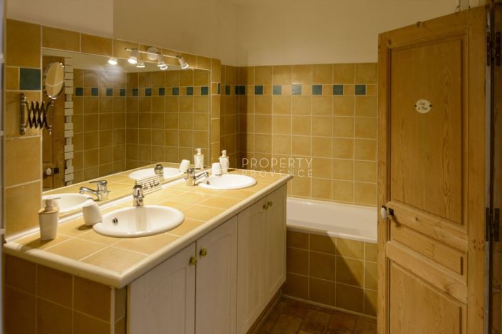 Image No.20-6 Bed House for sale