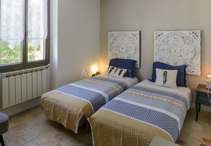 Image No.24-6 Bed House for sale