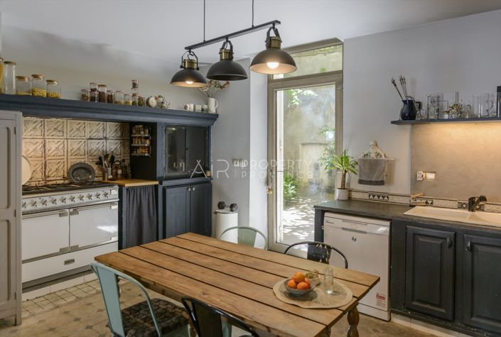Image No.8-6 Bed House for sale