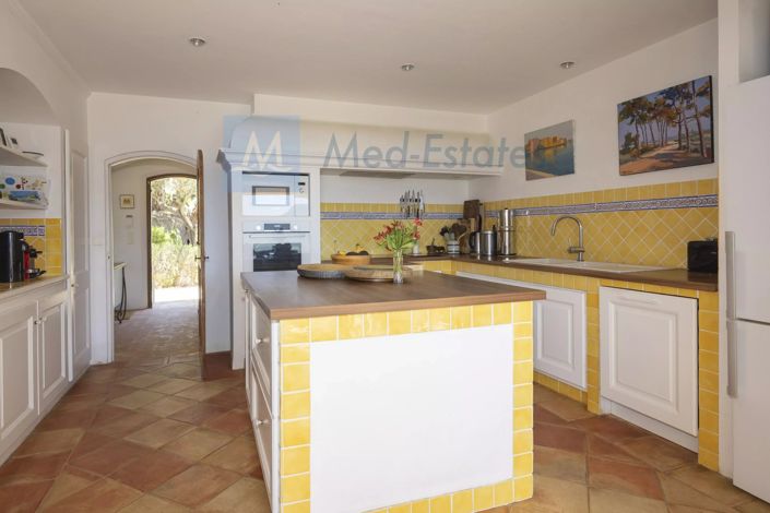 Image No.7-7 Bed House for sale