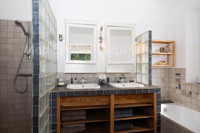 Image No.30-4 Bed House for sale