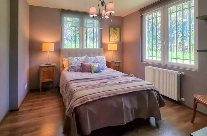 Image No.8-8 Bed House for sale