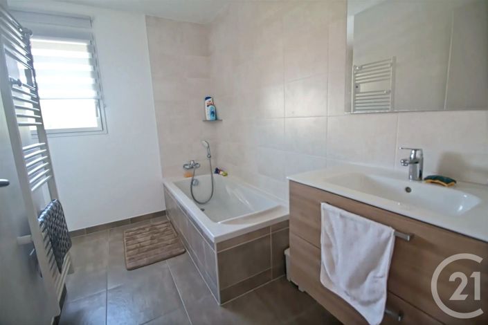 Image No.17-5 Bed House for sale