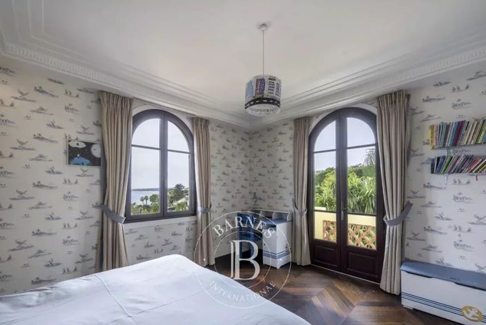 Image No.18-4 Bed House for sale