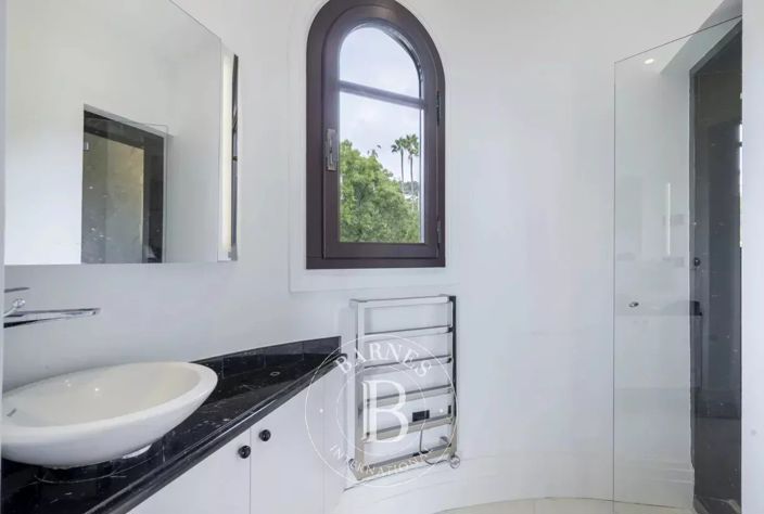 Image No.19-4 Bed House for sale