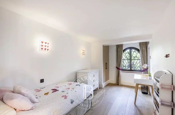 Image No.20-4 Bed House for sale