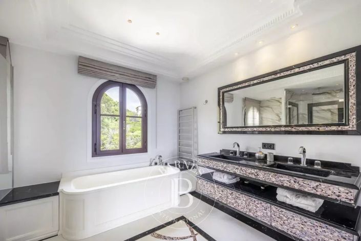 Image No.37-4 Bed House for sale