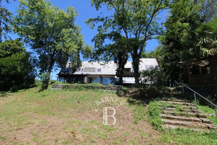 Image No.2-8 Bed House for sale