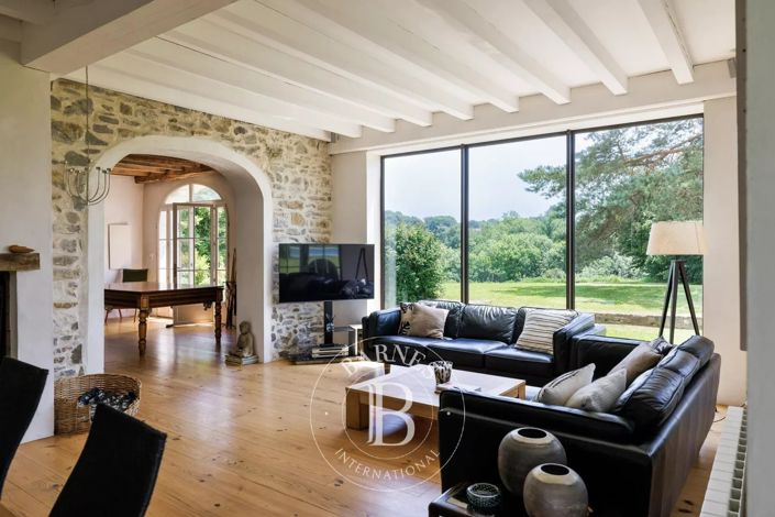 Image No.10-6 Bed House for sale