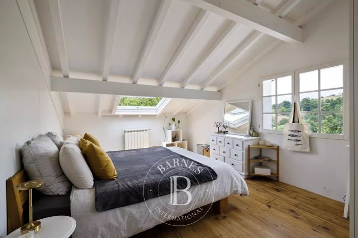 Image No.15-6 Bed House for sale