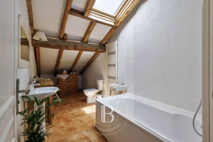 Image No.16-6 Bed House for sale