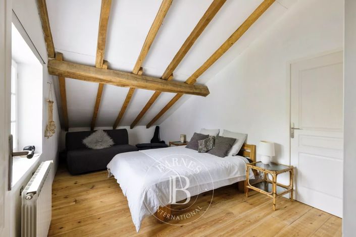 Image No.17-6 Bed House for sale