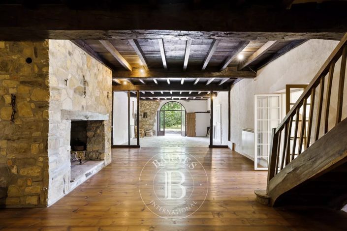 Image No.20-6 Bed House for sale