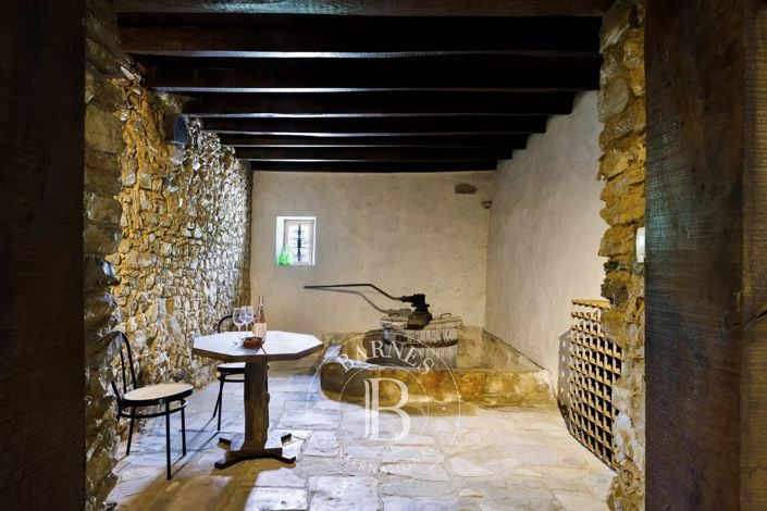 Image No.21-6 Bed House for sale