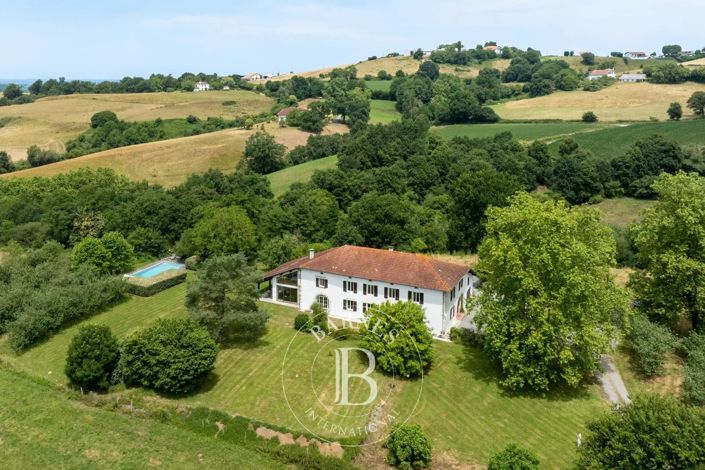 Image No.24-6 Bed House for sale