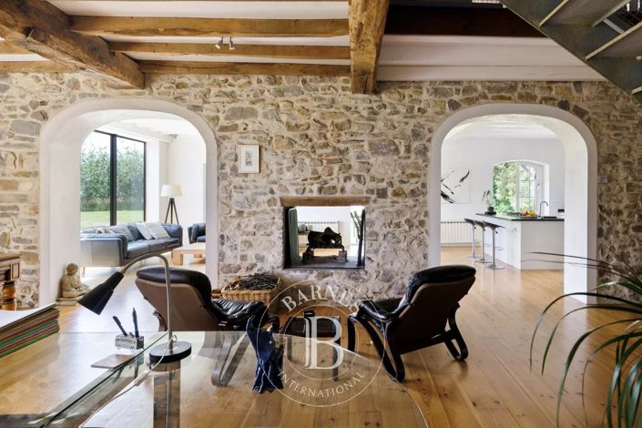 Image No.7-6 Bed House for sale