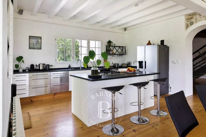 Image No.9-6 Bed House for sale