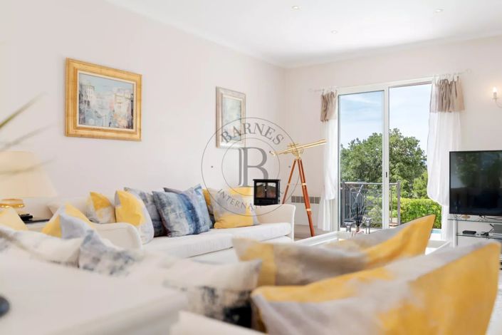 Image No.17-5 Bed House for sale
