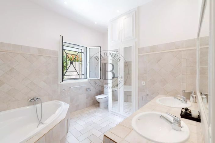 Image No.19-5 Bed House for sale