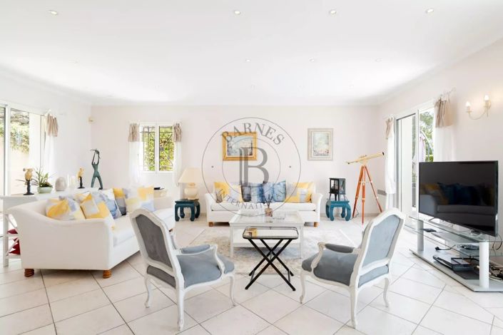 Image No.5-5 Bed House for sale