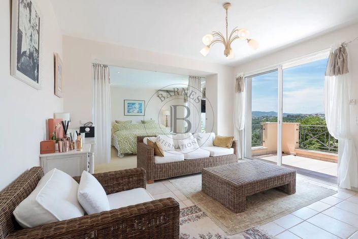 Image No.6-5 Bed House for sale