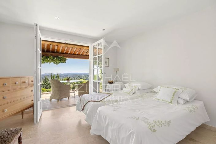 Image No.8-4 Bed House for sale