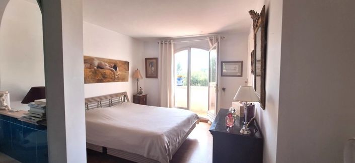 Image No.18-4 Bed House for sale