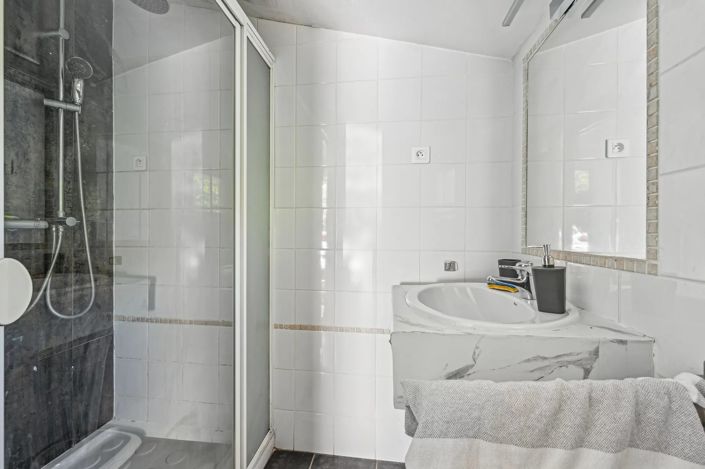 Image No.16-5 Bed House for sale