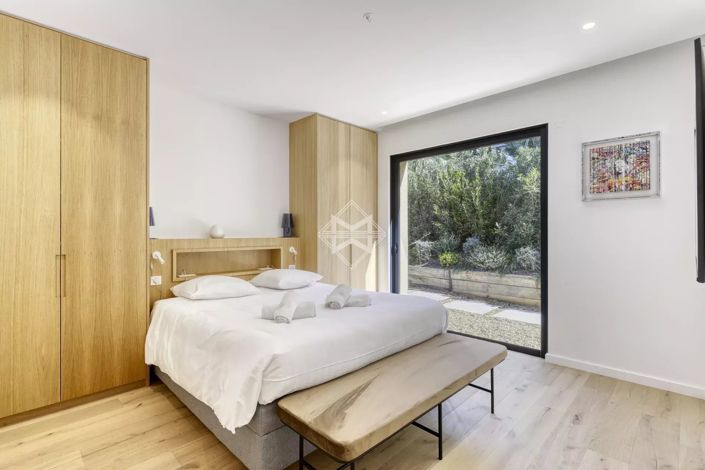 Image No.10-5 Bed House for sale