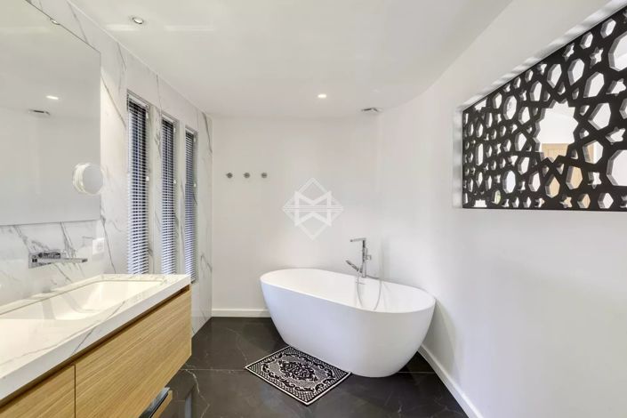 Image No.13-5 Bed House for sale