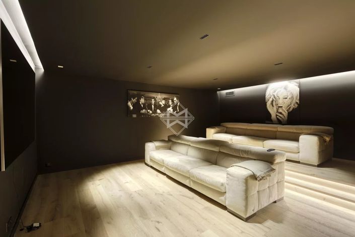 Image No.16-5 Bed House for sale