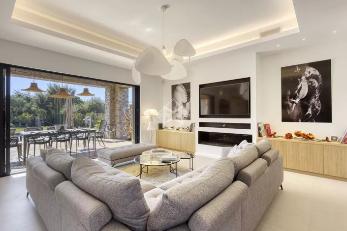 Image No.7-5 Bed House for sale