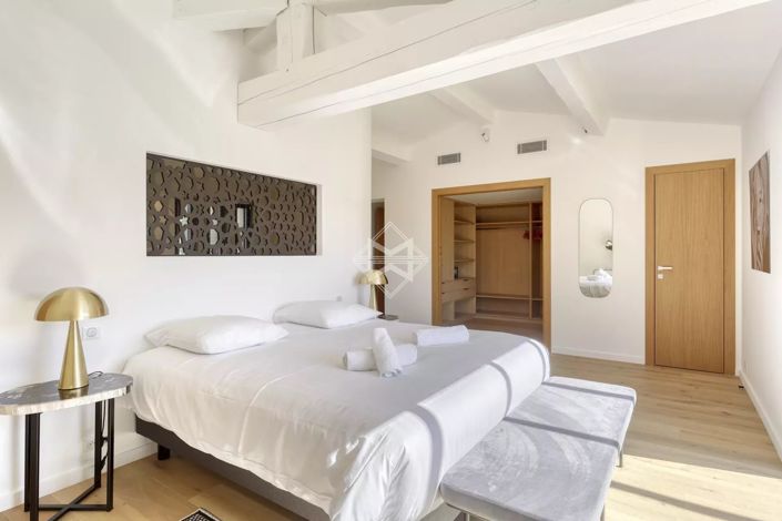 Image No.9-5 Bed House for sale