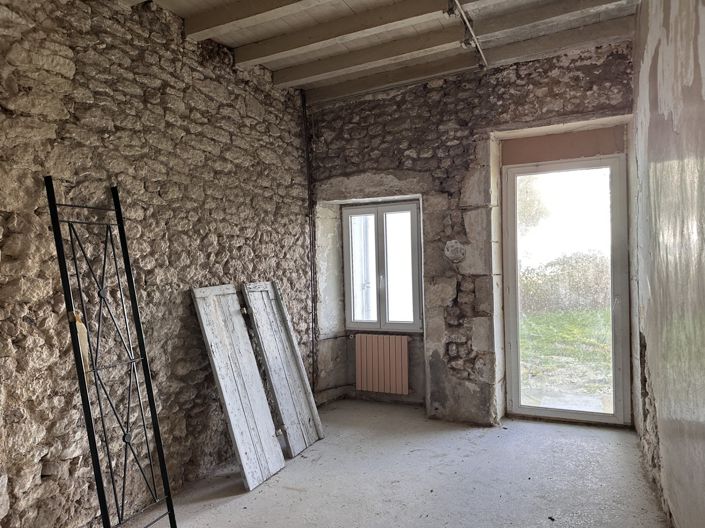 Image No.8-6 Bed House for sale