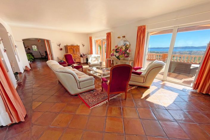 Image No.2-3 Bed House for sale