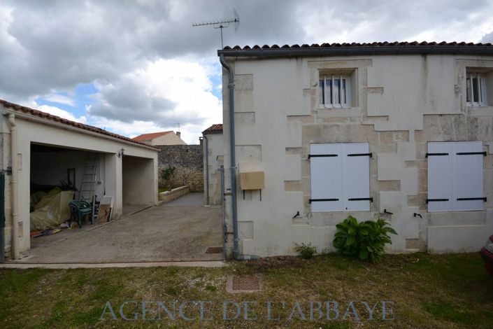 Image No.2-Maison de 3 chambres à vendre à Pont-l'Abbé-d'Arnoult