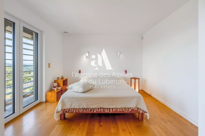 Image No.10-3 Bed House for sale