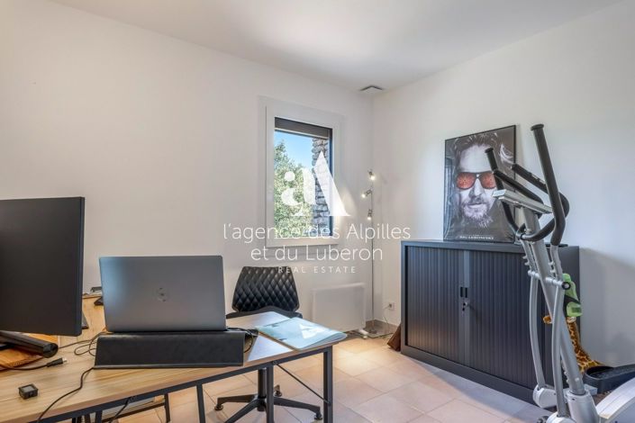 Image No.17-3 Bed House for sale