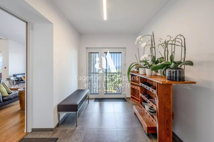 Image No.8-3 Bed House for sale