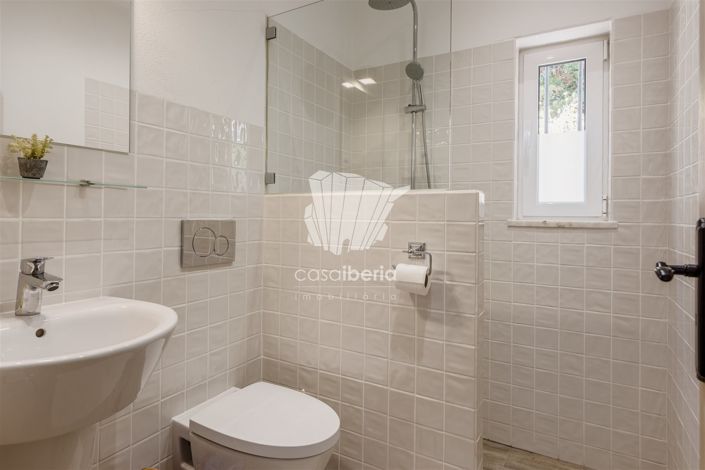 Image No.16-4 Bed House for sale
