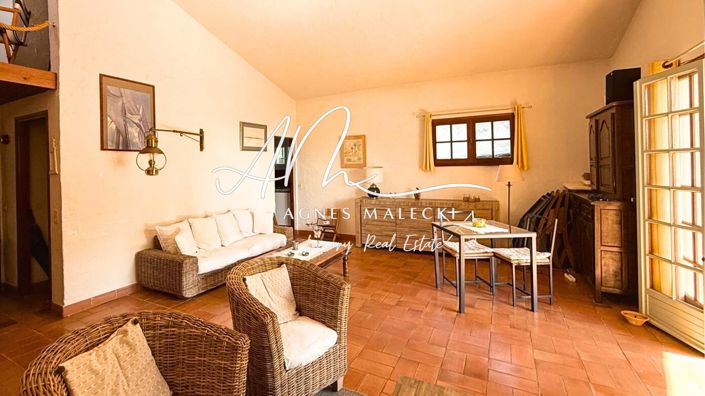 Image No.10-5 Bed House for sale