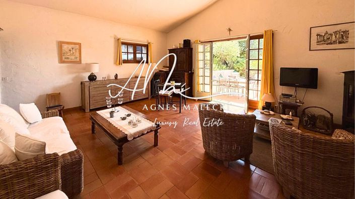 Image No.9-5 Bed House for sale