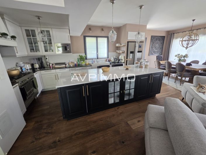 Image No.8-4 Bed House for sale